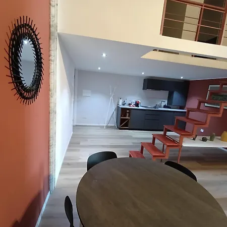 Апартаменты Cozy Design And Balcony Генуя